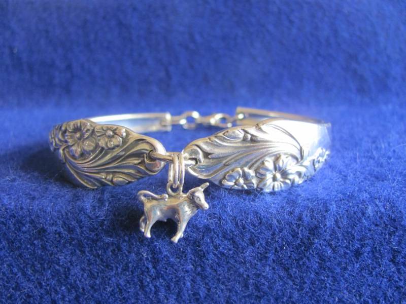 Alte Vintage Silber-Löffel-Armband Mit Sterling Silber 3D Sternzeichen Stier Charme Plus Frei Putztuch von MarshaStewart