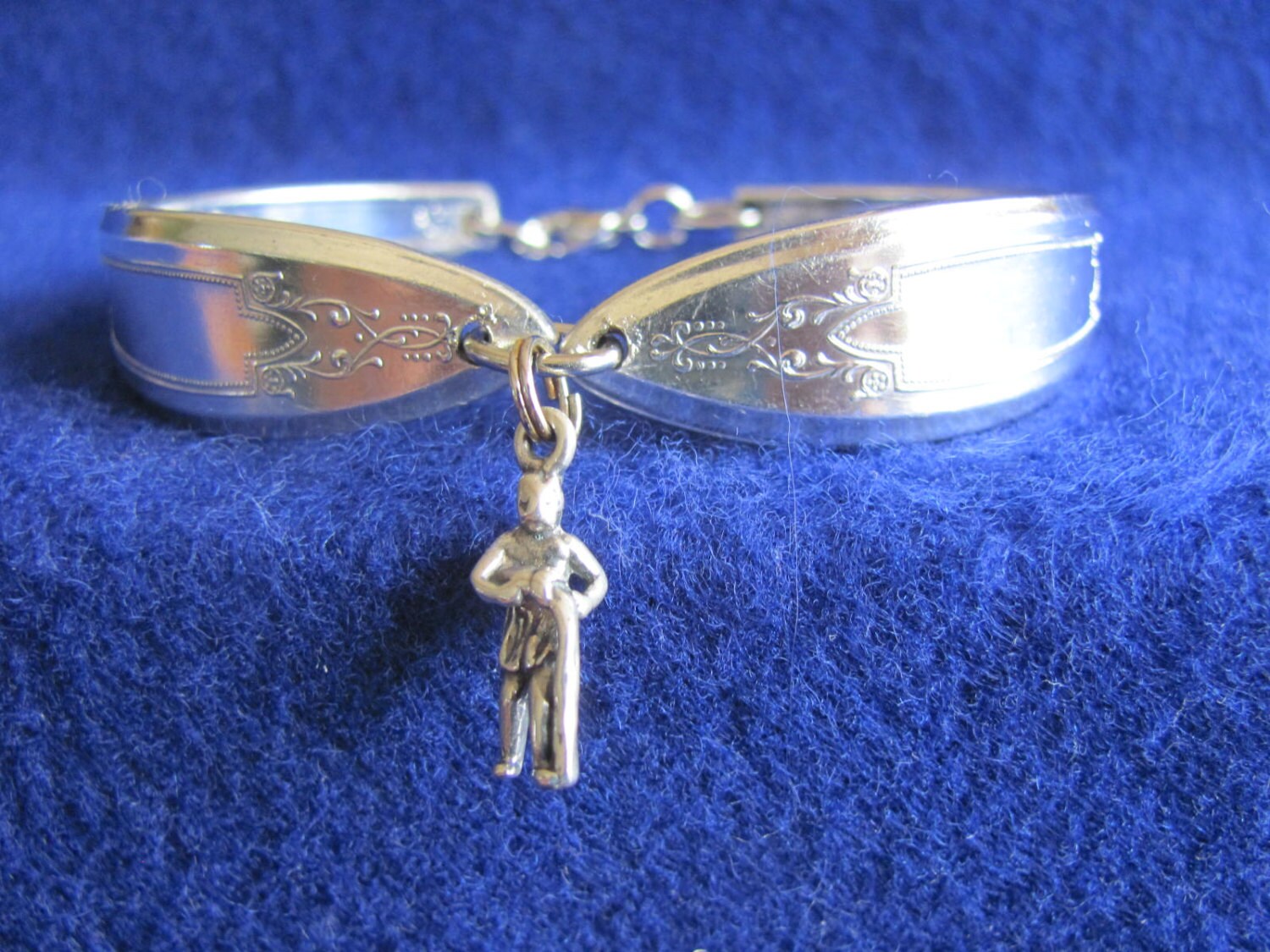 Alte Vintage Silber-Löffel-Armband Mit Sterling Silber 3D Sternzeichen Wassermann Charme Plus Frei Putztuch Alte Vintage Silber-Löffel-Armband Mit Sterling Silber 3D Sternzeichen Wassermann Charme Plus Frei Putztuch von MarshaStewart