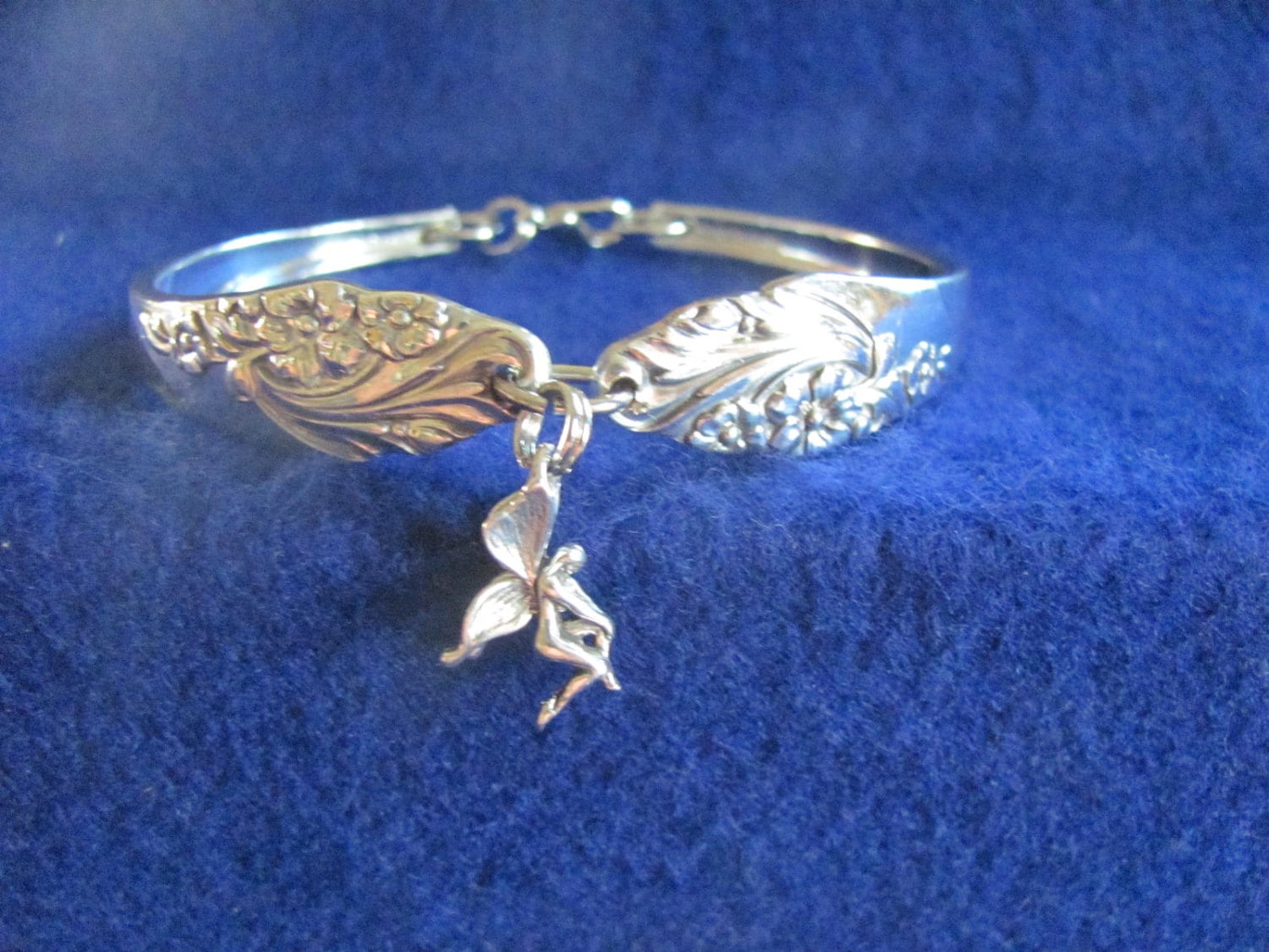 Altes Vintage Silber Löffel Armband Mit Sterling Fee Anhänger Altes Vintage Silber Löffel Armband Mit Sterling Fee Anhänger von MarshaStewart