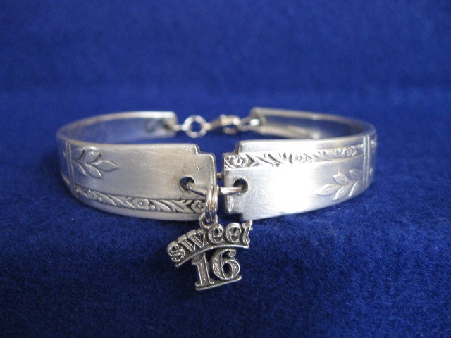 Silber Löffel Armbänder W/sterling Süße Sechzehn "16 " Charme Plus Frei Polieren Tuch 2 "x 14" Silber Löffel Armbänder W/sterling Süße Sechzehn "16 " Charme Plus Frei Polieren Tuch 2 "x 14" von MarshaStewart