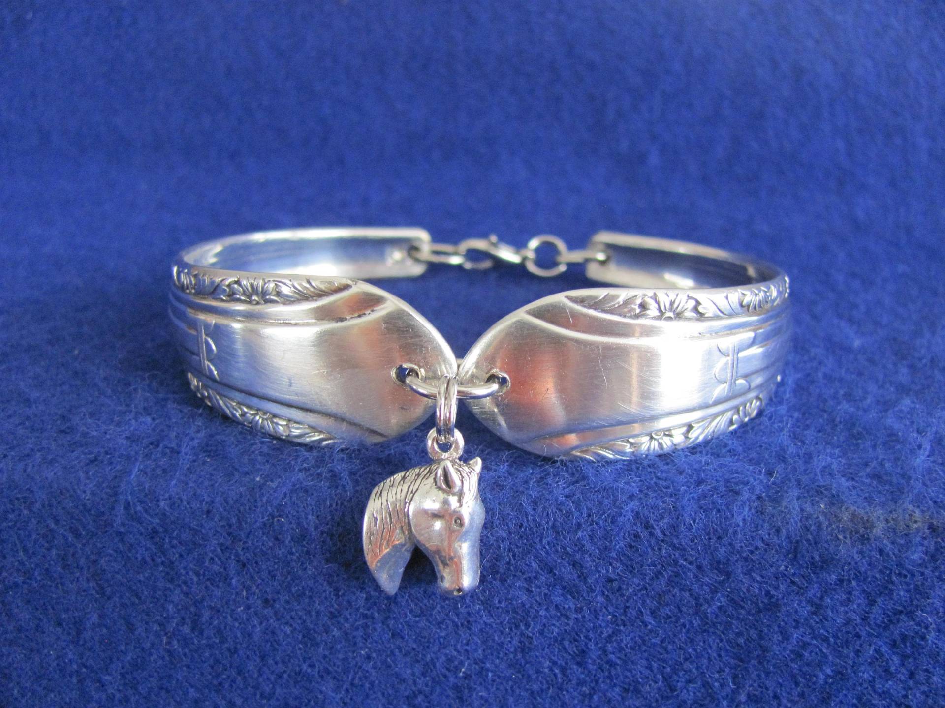 Vintage Alte Silberlöffel Armband W/sterling Silber 3D Pferd Charme Vintage Alte Silberlöffel Armband W/sterling Silber 3D Pferd Charme von MarshaStewart
