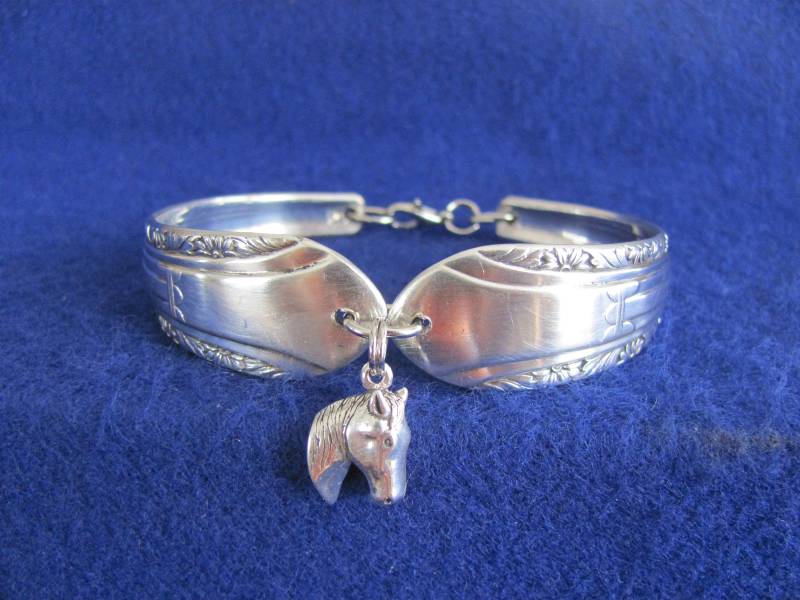 Vintage Alte Silberlöffel Armband W/sterling Silber 3D Pferd Charme Vintage Alte Silberlöffel Armband W/sterling Silber 3D Pferd Charme von MarshaStewart