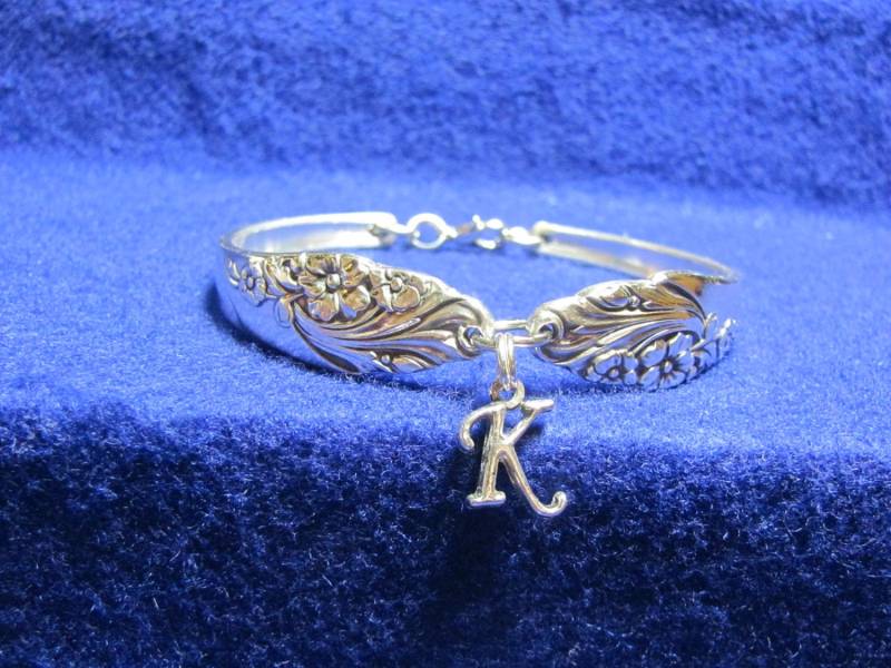 Vintage Alte Silbernen Löffel Armband W/sterling Silber Anfänglichen "K" Schreiben Charme Vintage Alte Silbernen Löffel Armband W/sterling Silber Anfänglichen "K" Schreiben Charme von MarshaStewart