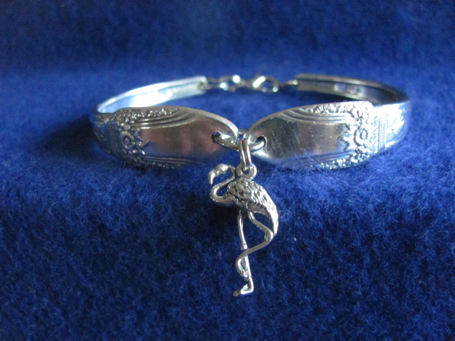 Vintage Silber Löffel Armband Mit Sterling Flamingo Anhänger Vintage Silber Löffel Armband Mit Sterling Flamingo Anhänger von MarshaStewart