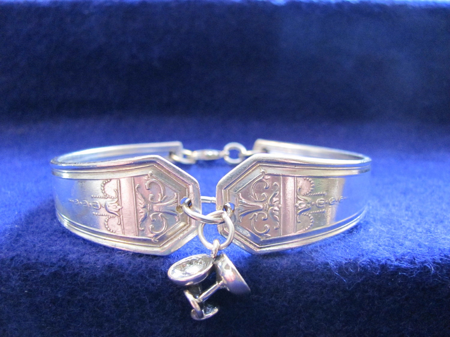 Vintage Silber Löffel Armband Mit Sterling Weingläser Charme Vintage Silber Löffel Armband Mit Sterling Weingläser Charme von MarshaStewart