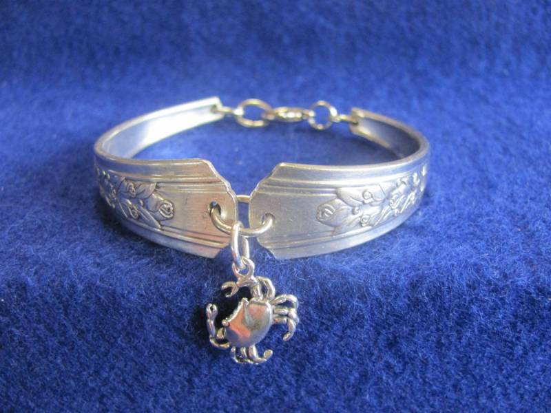 Vintage Silber Löffel Armband Sterling Krebs Sternzeichen Anhänger von MarshaStewart