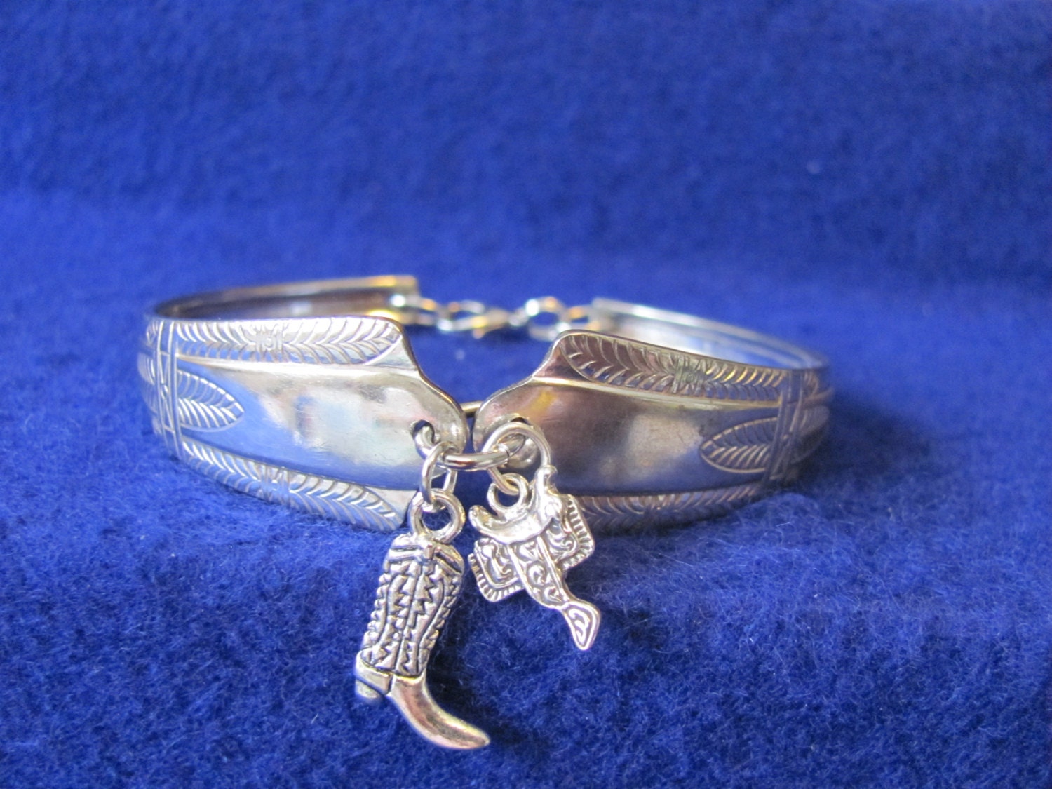 Vintage Silber Löffel Armband Sterling Pferd & Cowboy Boot Anhänger Vintage Silber Löffel Armband Sterling Pferd & Cowboy Boot Anhänger von MarshaStewart