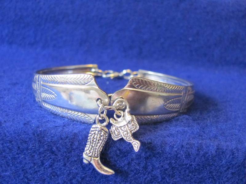 Vintage Silber Löffel Armband Sterling Pferd & Cowboy Boot Anhänger Vintage Silber Löffel Armband Sterling Pferd & Cowboy Boot Anhänger von MarshaStewart