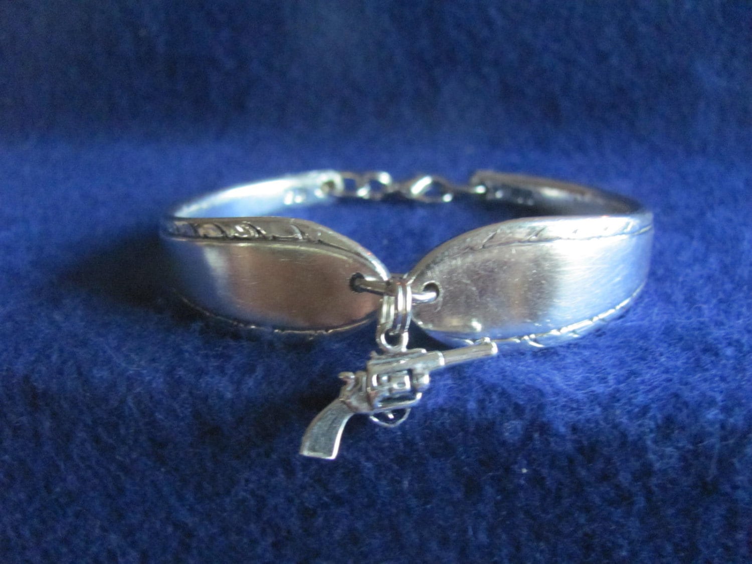 Vintage Silber Löffel Armband Sterling Pistolen Anhänger, Handgemachter Schmuck Vintage Silber Löffel Armband Sterling Pistolen Anhänger, Handgemachter Schmuck von MarshaStewart