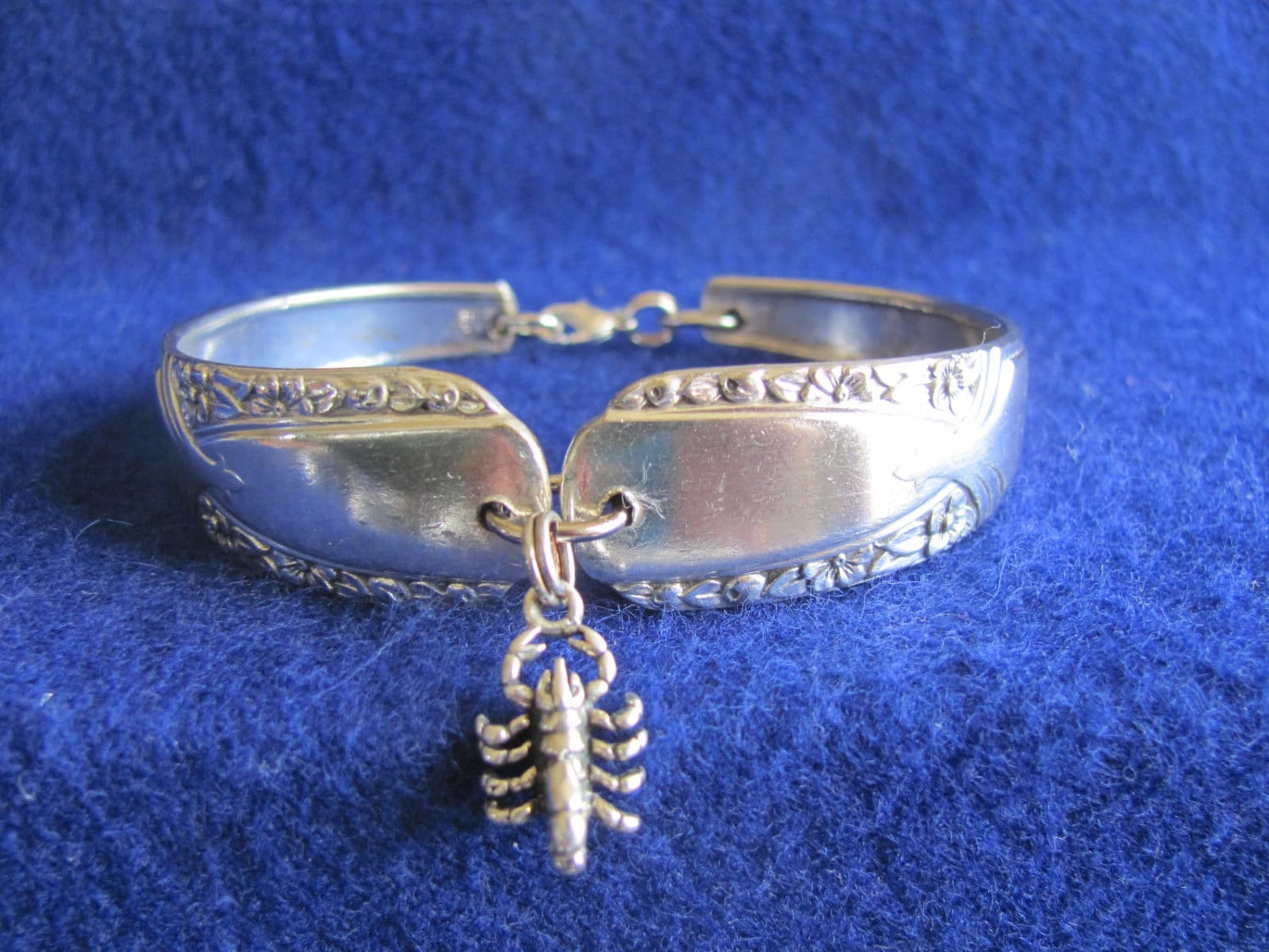 Vintage Silber Löffel Armband Sterling Skorpion Sternzeichen Anhänger Vintage Silber Löffel Armband Sterling Skorpion Sternzeichen Anhänger von MarshaStewart