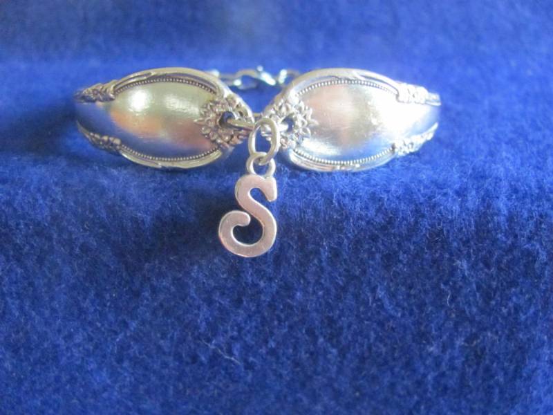Vintage Silber Löffel Armband W/sterling Anfangsbuchstabe "S " Charme Vintage Silber Löffel Armband W/sterling Anfangsbuchstabe "S " Charme von MarshaStewart