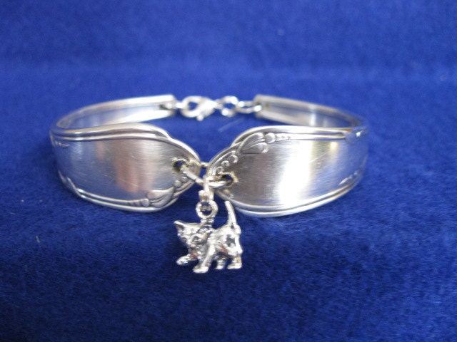 Vintage Silberplatten Besteck Armband Mit Sterling Silber Kitty Katze Anhänger von MarshaStewart