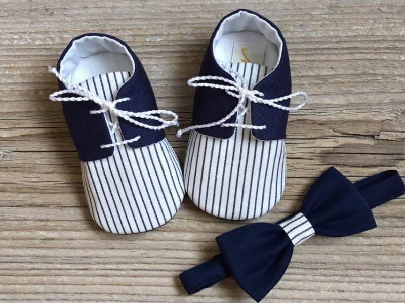 Navy Blau Gestreifte Baby Jungen Schuhe Und Fliege Im Set von MartBabyAccessories