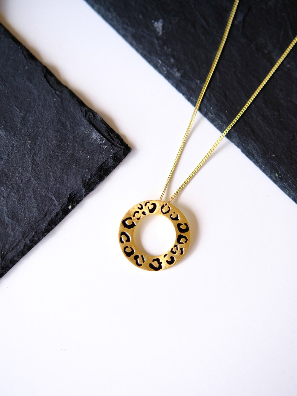 Leopard Große Kreis Halskette, Emailliertes 18K Vergoldetes Sterling Silber von MartelieJewelry