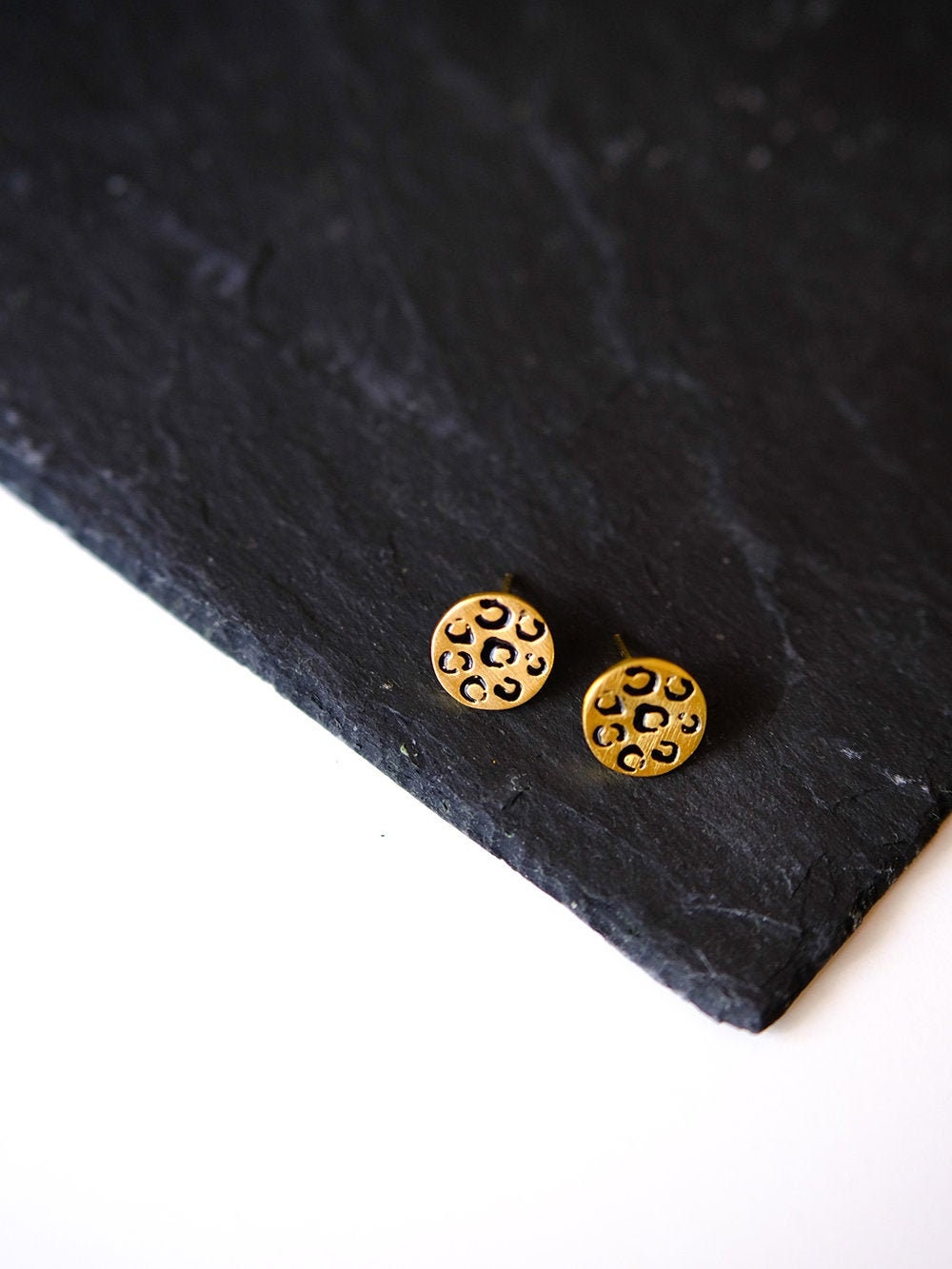 Leoparden Plättchen Ohrhänger, Emailliertes 18K Vergoldetes Sterling Silber von MartelieJewelry