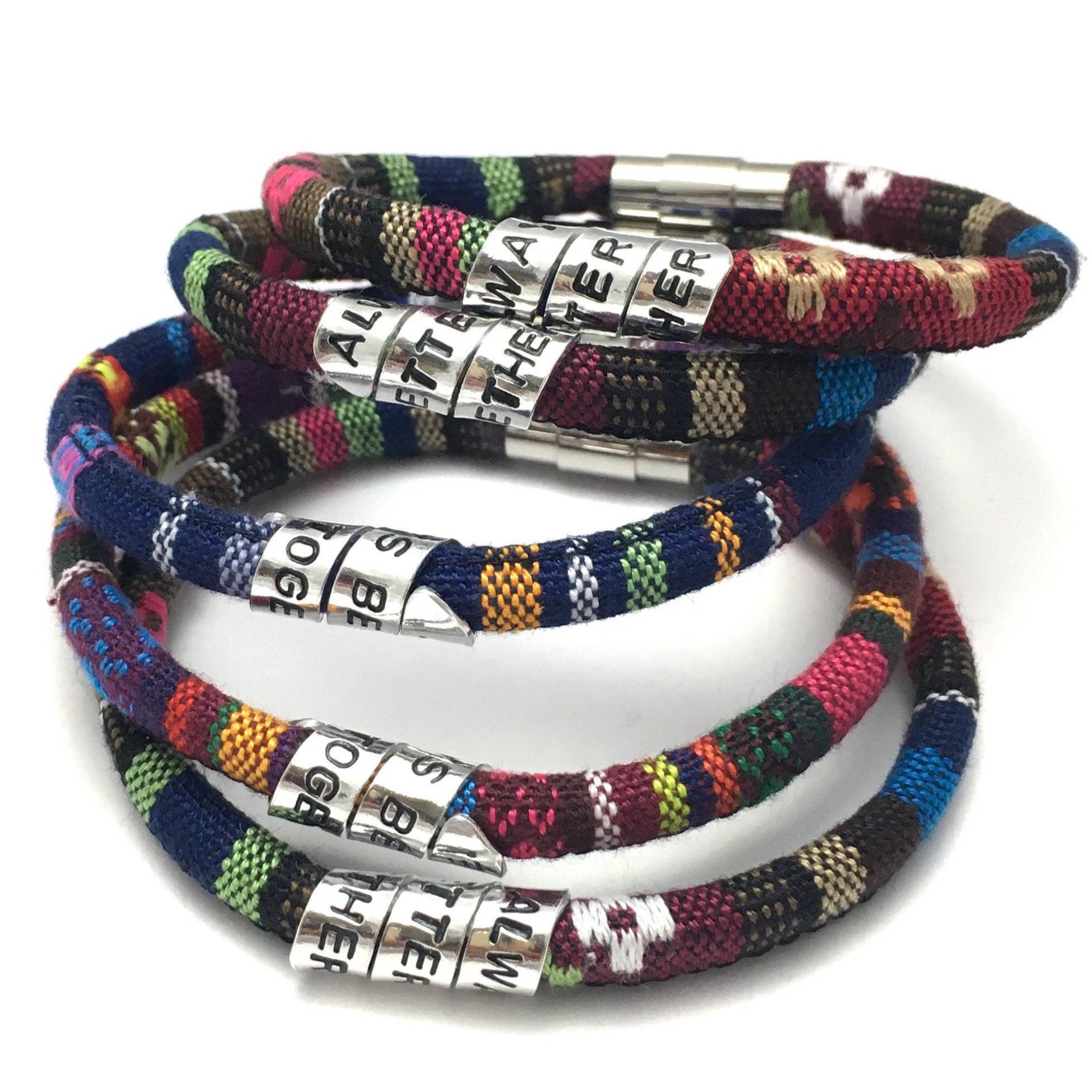 Personalisierte Geheime Nachricht Armband, Handgestempelt Unisex Spiral Armreif, Benutzerdefiniertes Zitat Datum Oder Koordinaten Geschenk, Schmuck von MarthaAndBoo