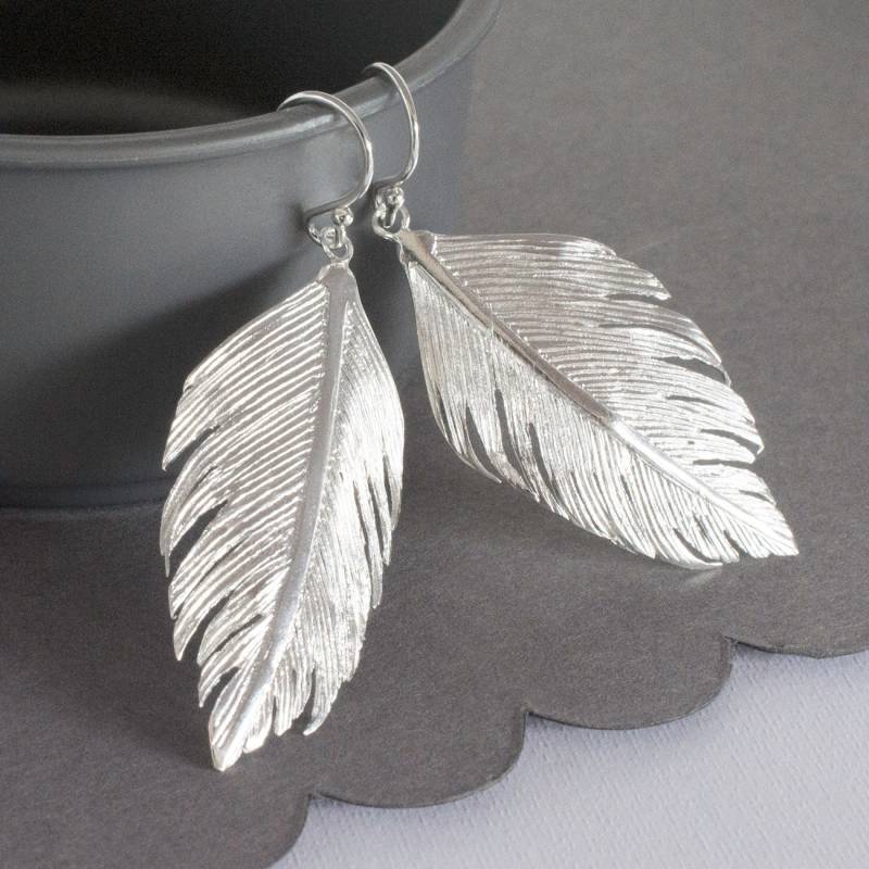 sterling Silber Angelic Feder Baumelnde Ohrringe von MarthaJacksonSilver