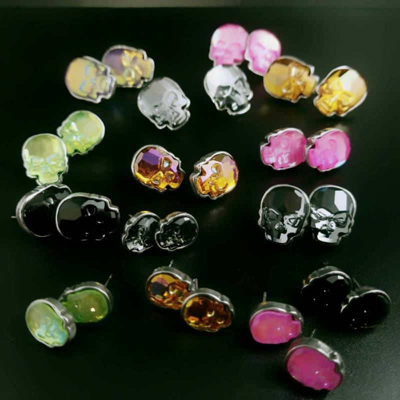 Crystal Skull Ohrstecker. Totenköpfe. Beiträge. Totenköpfe von MarthaRotten