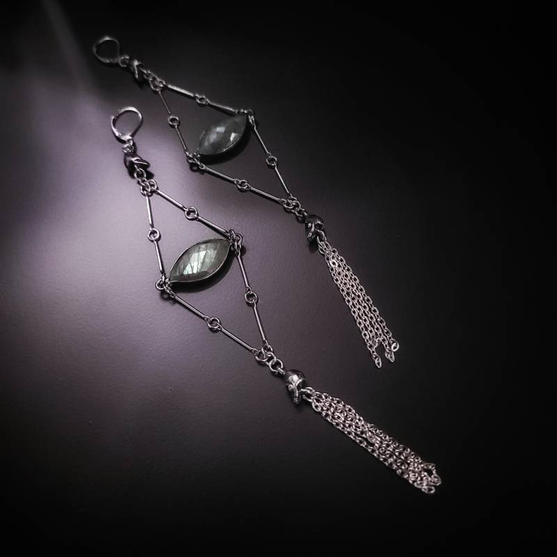 Labradorit Schädel Drachen Ohrringe. Totenkopf Brisuren. Totenköpfe von MarthaRotten