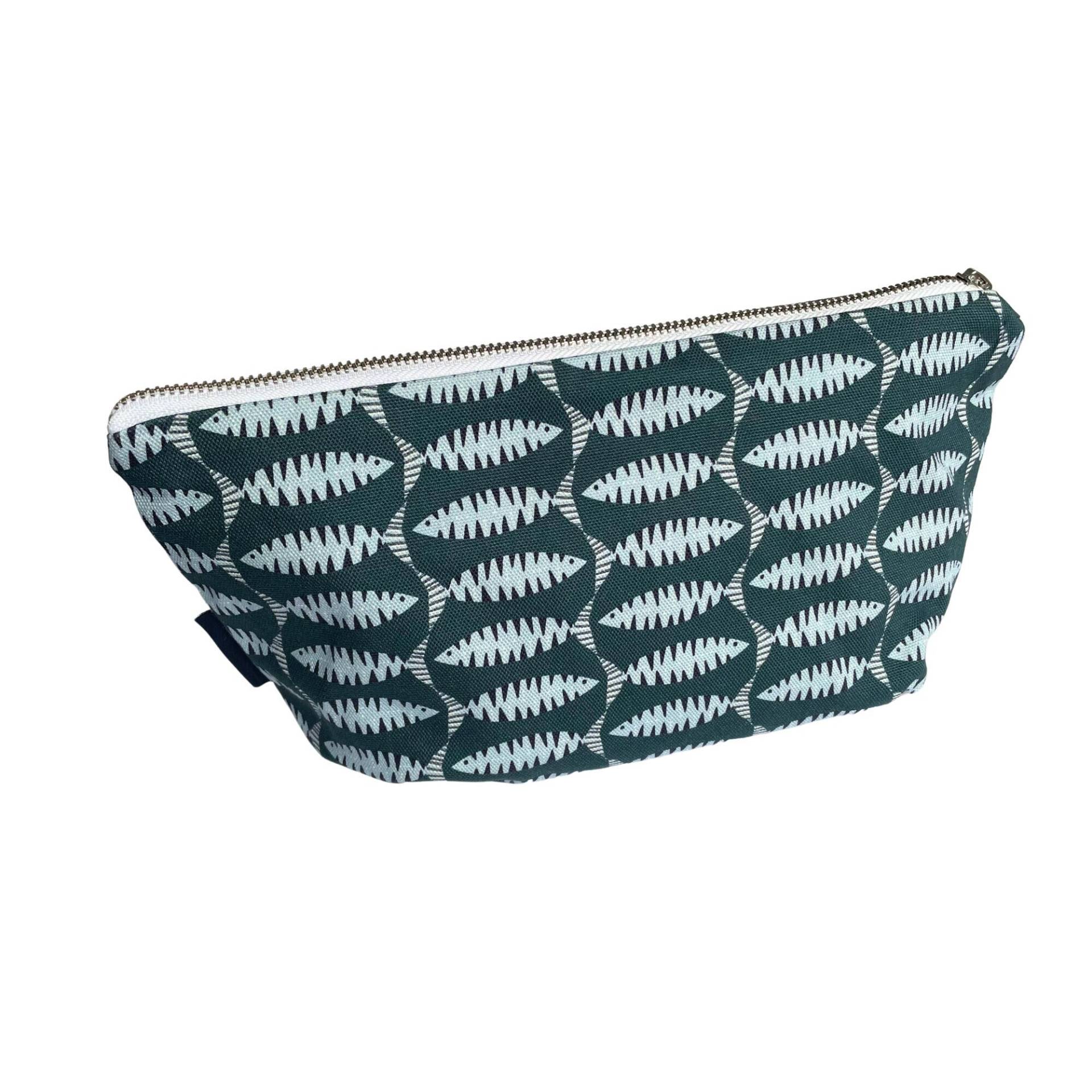 Kulturbeutel Aus Baumwolle Mit Makrelen-Fisch-Muster, Im Maritimen Stil, Großer Fisch-Designer-Kosmetiktasche, Kosmetiktasche Kulturbeutel Aus Baumwolle Mit Makrelen-Fisch-Muster, Im Maritimen Stil, Großer Fisch-Designer-Kosmetiktasche, Kosmetiktasche von Marthaandbee