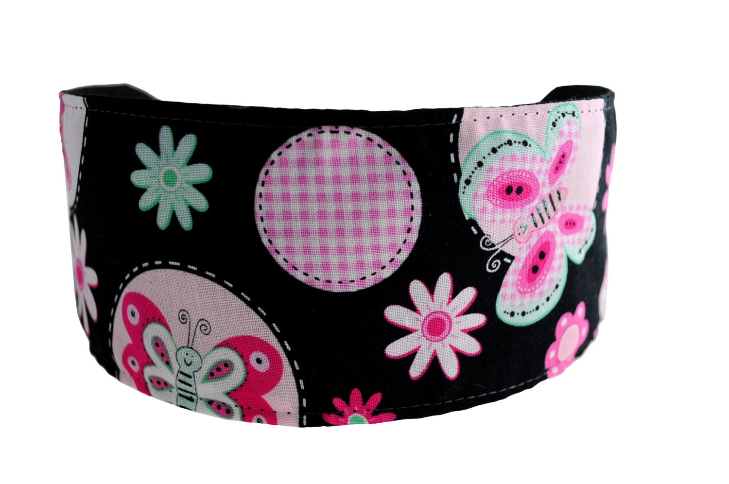 Billige Stirnbänder, Frühling Raserei, Rosa Gänseblümchen Und Schmetterlinge Über Black Von Schnäppchen-Stirnbänder Billige Stirnbänder, Frühling Raserei, Rosa Gänseblümchen Und Schmetterlinge Über Black Von Schnäppchen-Stirnbänder von MarthasFabricHouse