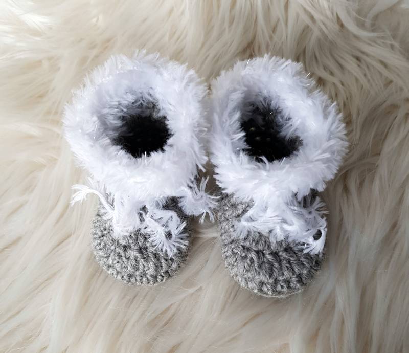 Babyschuhe Erstlingsschühchen Booties Gehäkelt Weiß-Grau Mädchen Junge Hautfreundlich von MarthaundMoritz