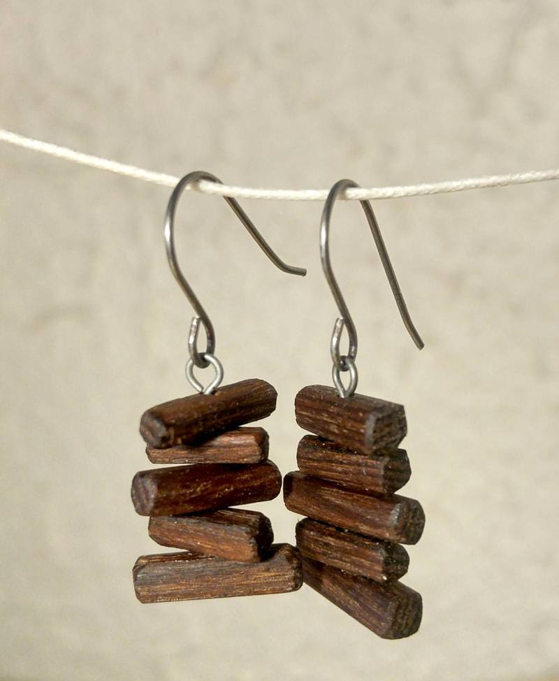 Log Hängen Dehölzer Ohrring - Geröstete Asche, Baumeln Log Hängen Dehölzer Ohrring - Geröstete Asche, Baumeln von MartheMakes