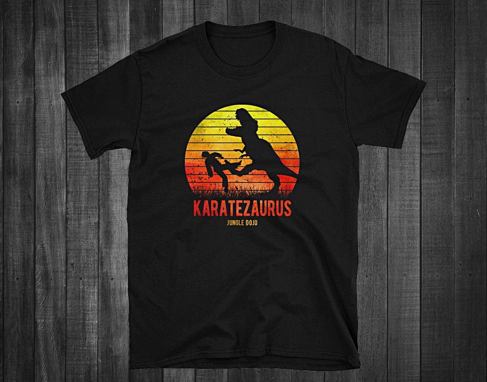 Karatezaurus T-Shirt Dinosaurier Karate Design von MartialArtsShop