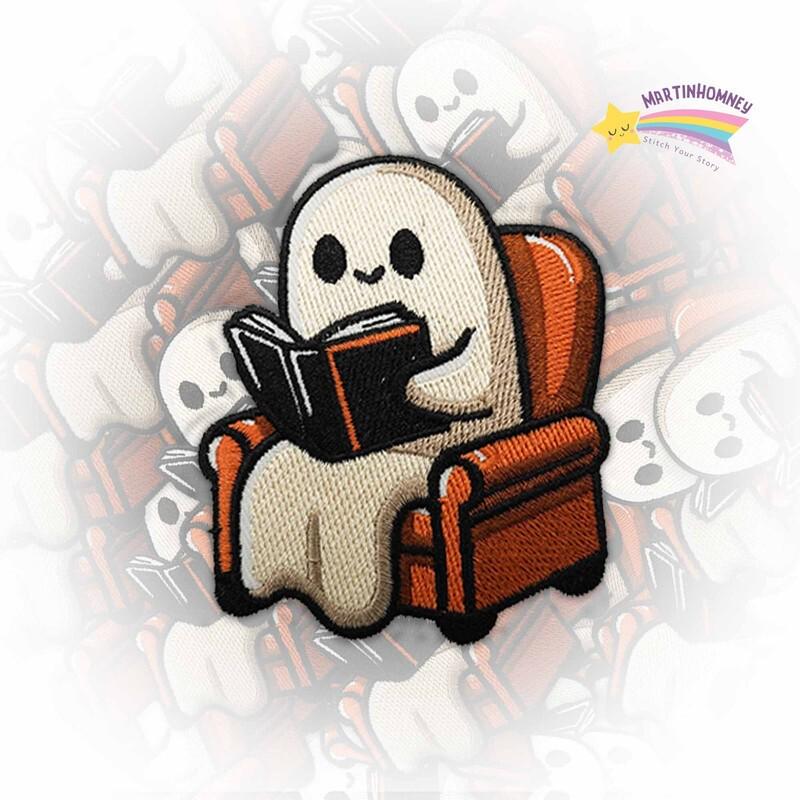 Lese Geist Gestickt Aufnäher - Süßer Bücherwurm Halloween Aufnäher, Für Leseratten, Taschen, Jacken Oder Geschenke von MartinHomney
