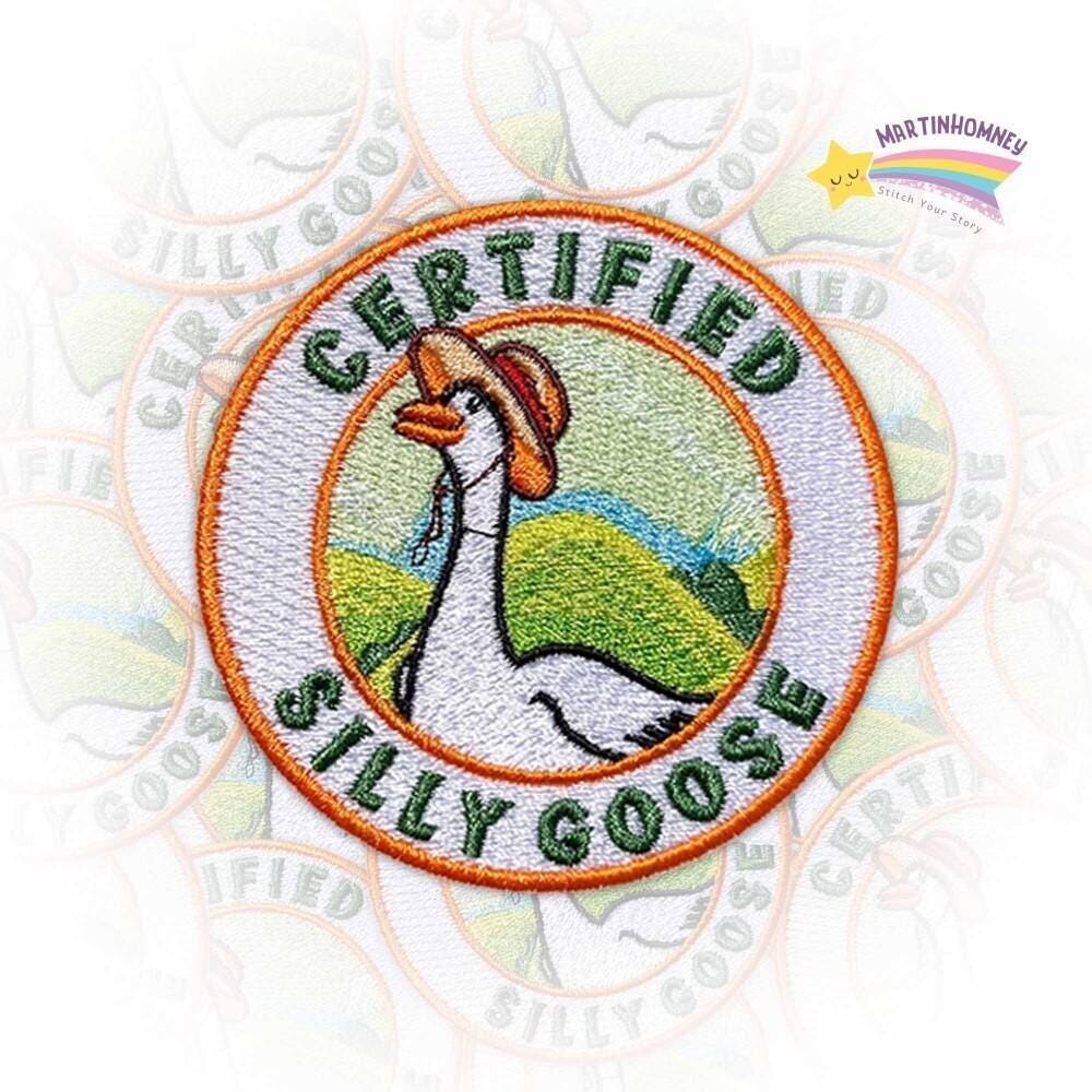 Zertifizierte Alberne Gans Aufnäher - Lustiger Gag Für Rucksack Oder Jacke, Lustiges Gag-Geschenk Tier- Und Vogelliebhaber Zertifizierte Alberne Gans Aufnäher - Lustiger Gag Für Rucksack Oder Jacke, Lustiges Gag-Geschenk Tier- Und Vogelliebhaber von MartinHomney