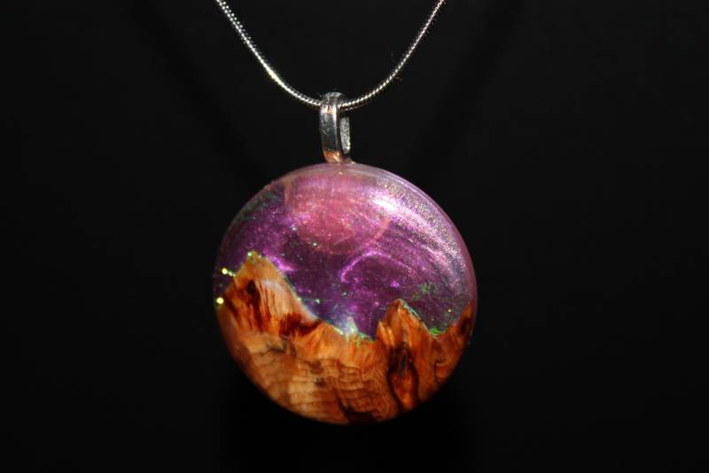 Aurora Borealis Halskette Für Mama Einzigartiges Muttertagsgeschenk Natürlicher Schmuck Geburtstagsgeschenk von MartinKHolzkunst