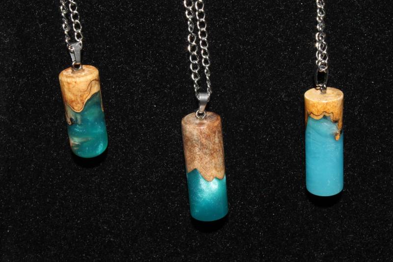 Halskette Aus Holz Und Harz | Naturschmuck Mit Edelstahlkette Einzigartiges Muttertagsgeschenk Weihnachtsgeschenk Geburtstagsgeschenk von MartinKHolzkunst
