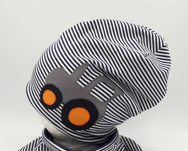 Mütze Beanie Für Jungen Blau Weiß Gestreift Mit Trecker von MartinaBormann