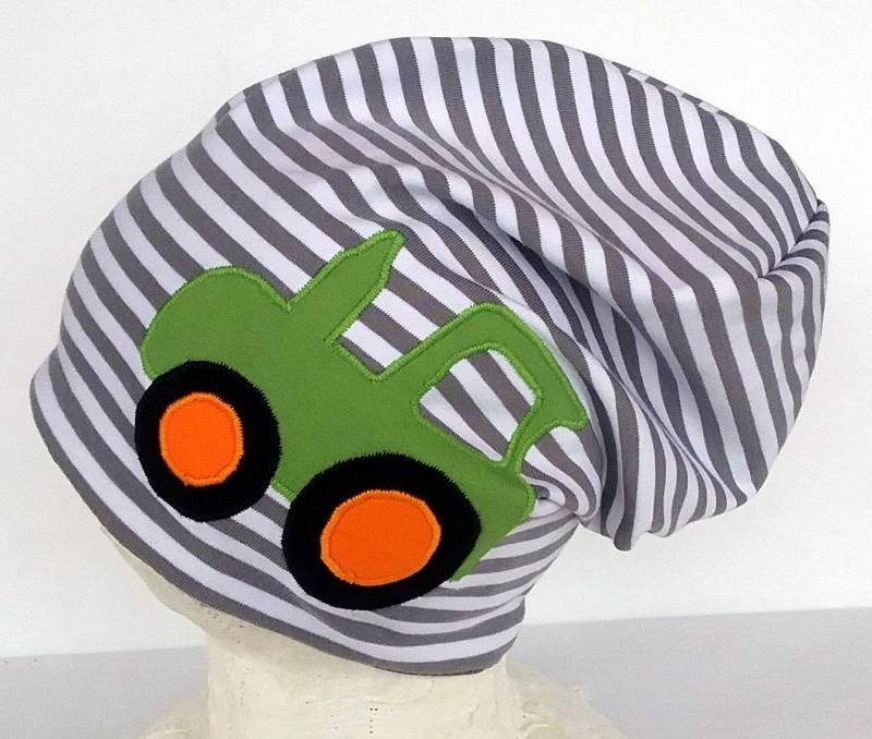 Mütze Beanie Für Jungen Grau Weiß Gestreift Mit Trecker, Babymütze von MartinaBormann
