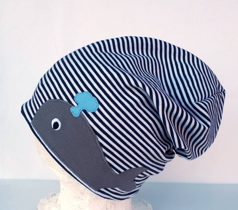 Mütze Beanie Für Kinder Blau Weiß Gestreift Mit Walfisch, Babymütze von MartinaBormann