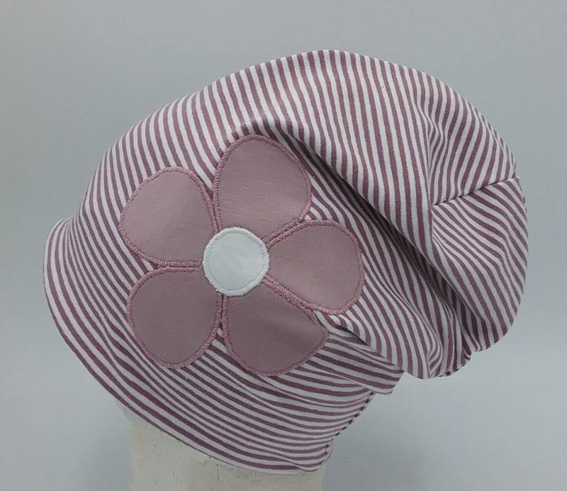 Mütze Mädchen, Beanie, Weiß Flieder Gestreift, Applizierte Blume von MartinaBormann