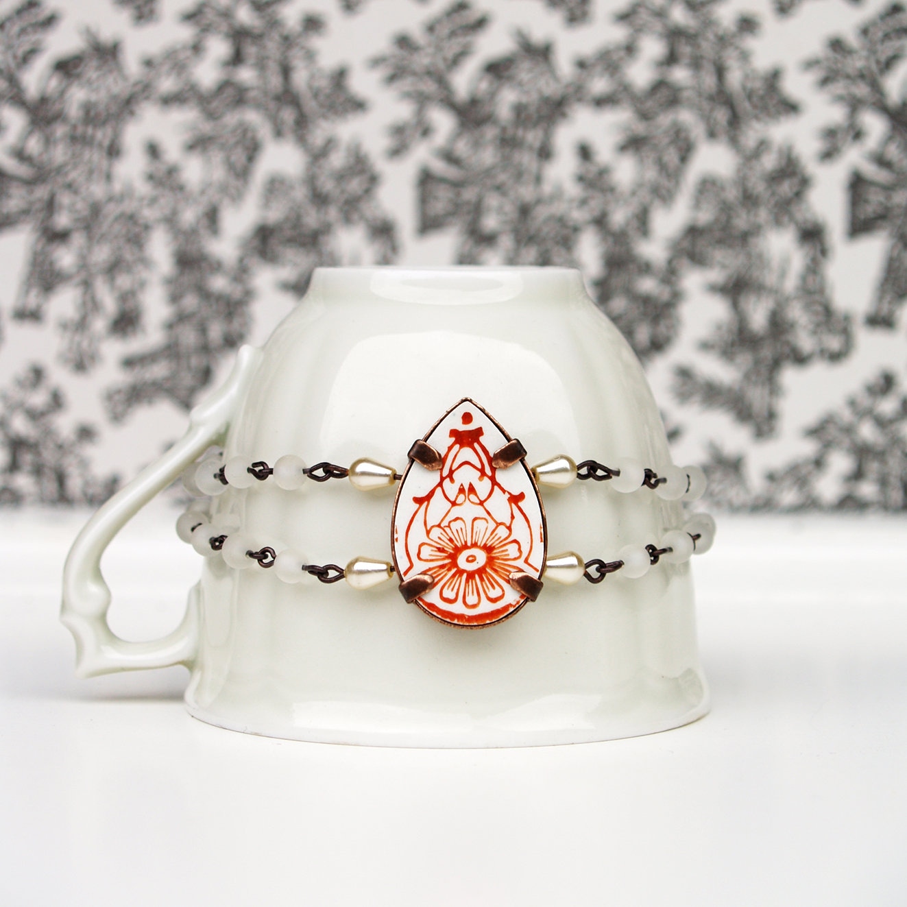 Tropfenarmband Aus Recycelter Keramik Mit Blumen Tropfenarmband Aus Recycelter Keramik Mit Blumen von MartinaHEJMALOVA