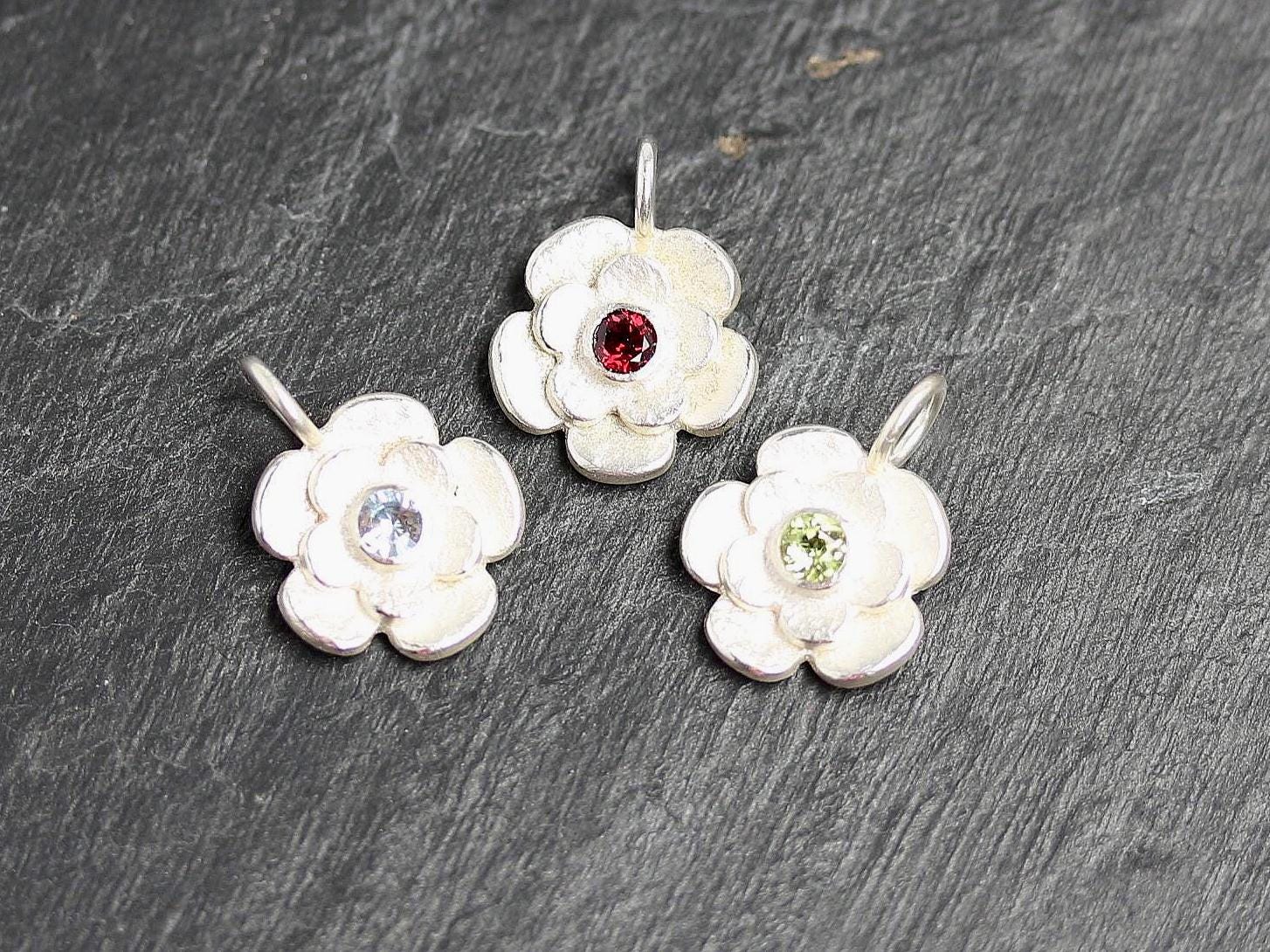 Anhänger Blümchen 925 Silber, Blümchenanhänger Mit Versch. Edelsteinen, Granat, Topas, Peridot von MartinaMerkleSchmuck