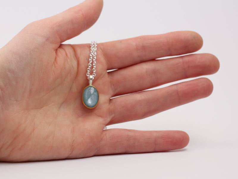 Anhänger Mit Aquamarin Oval Silber Und Gold von MartinaMerkleSchmuck