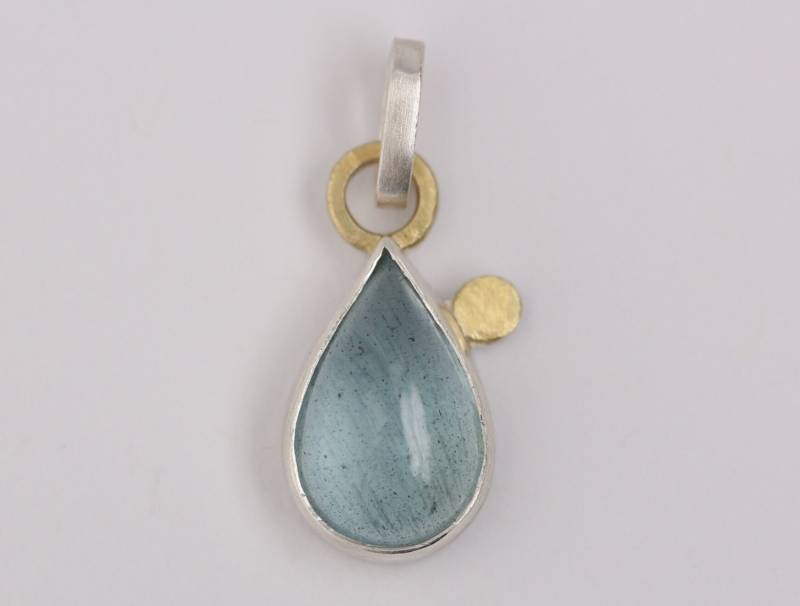 Anhänger Mit Aquamarin in Tropfenform, Silber Und Gold von MartinaMerkleSchmuck