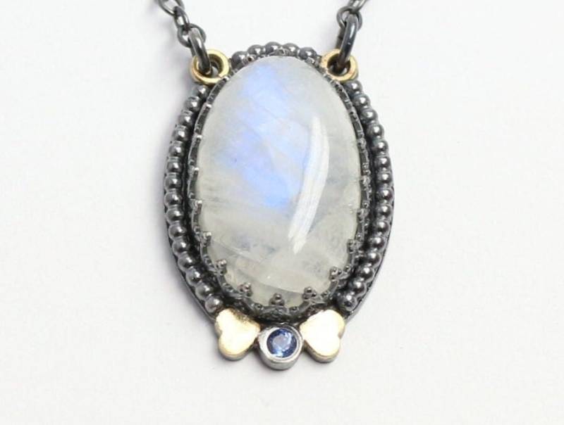 Anhänger Mit Mondstein in Gold Und Geschwärztem Silber von MartinaMerkleSchmuck