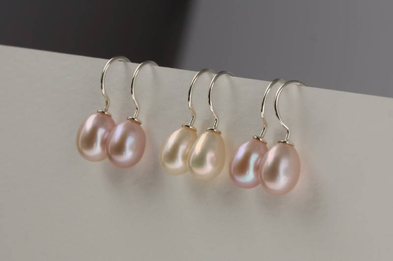 Bügelohrhänger, Tropfenperle, Naturfarben Aaaa, 925 Silber, Verschiedene Größen von MartinaMerkleSchmuck