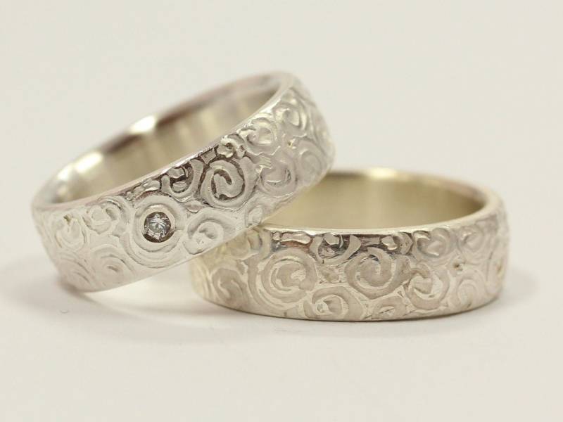 Eheringe, 925 Silber Mit Diamant Und Struktur, Trauringe von MartinaMerkleSchmuck