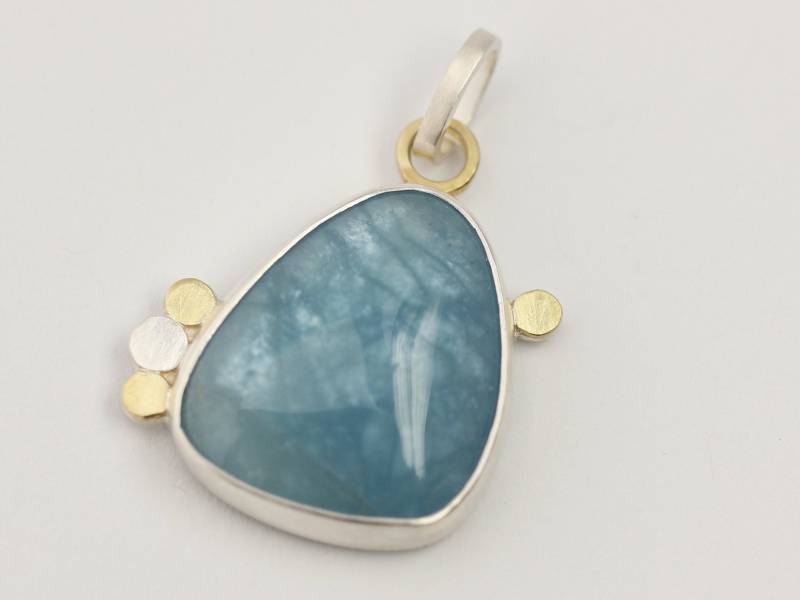 Großer Anhänger Mit Aquamarin in Silber Und Gold von MartinaMerkleSchmuck