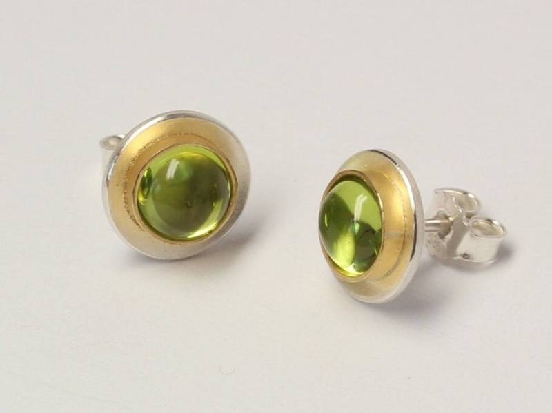 Ohrstecker Mit Peridot, Grün in 925 Silber Und 900 Gold von MartinaMerkleSchmuck