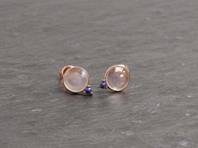 Ohrstecker Rosé Vergoldet, Aus 925 Silber Mit Rosenquarz Und Lapis von MartinaMerkleSchmuck