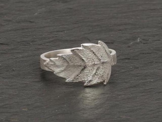 Ring Kleines Blatt 925 Silber, Schlicht, Minimalistisch von MartinaMerkleSchmuck