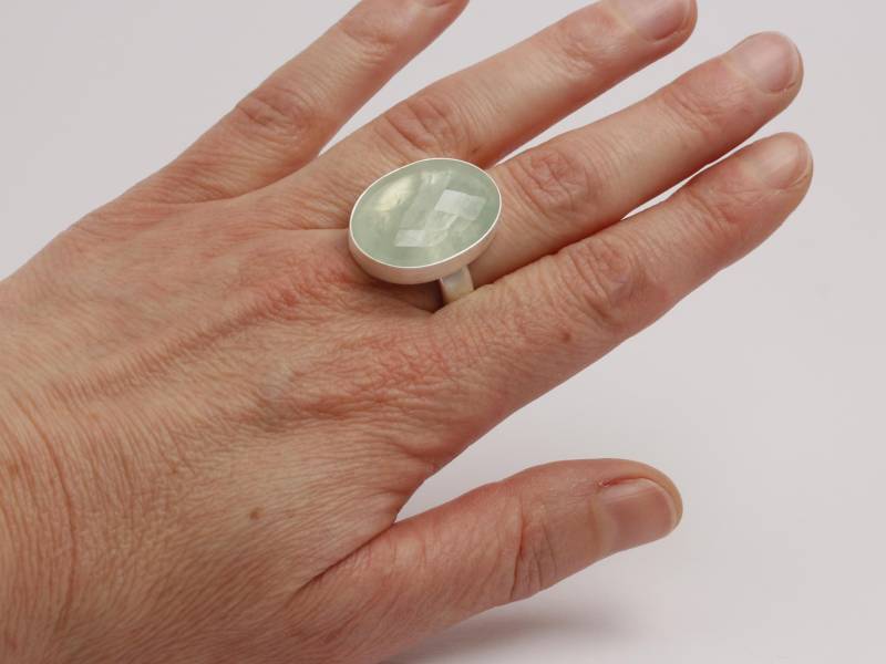 Ring Mit Großem Prehnit in 925 Silber von MartinaMerkleSchmuck