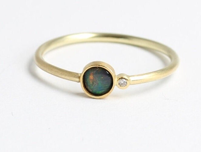 Ring Mit Opal Und Diamant in 750 Gold, Minimalistisch von MartinaMerkleSchmuck