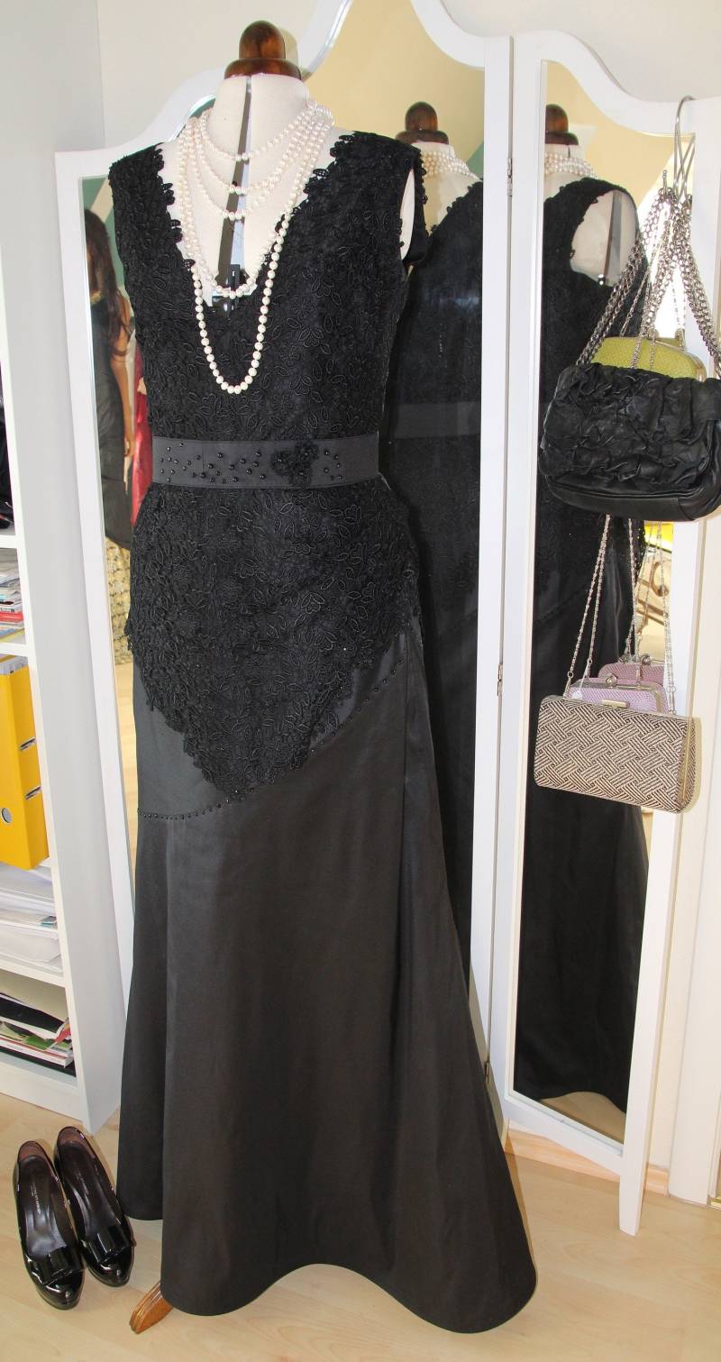 Abendkleid in Schwarz Aus Seide Und Spitze von MartinaRModedesign